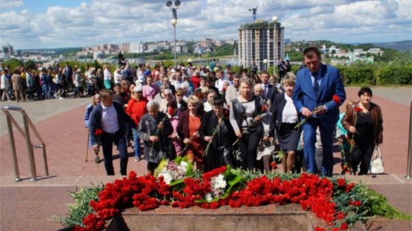 Церемония возложения цветов к Монументу Славы состоялась в День памяти и скорби в Чебоксарах 