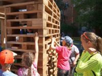 Деревянный терем для буккроссинга установлен около Нижегородской областной детской библиотеки