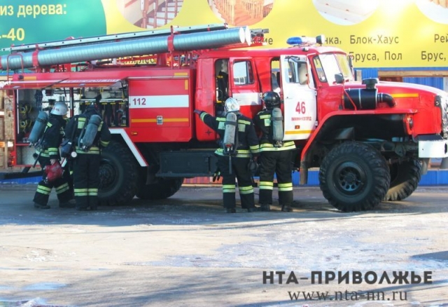 Гараж площадью 300 кв.м. и 14 машин сгорели в Навашине Нижегородской области