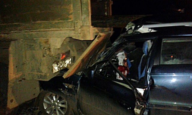 Два человека в Башкирии пострадали в ДТП, врезавшись в припаркованный КаМАЗ