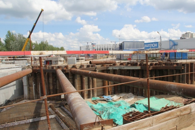  Более 1 тысячи человек трудятся на строительстве станции "Стрелка" нижегородского метрополитена