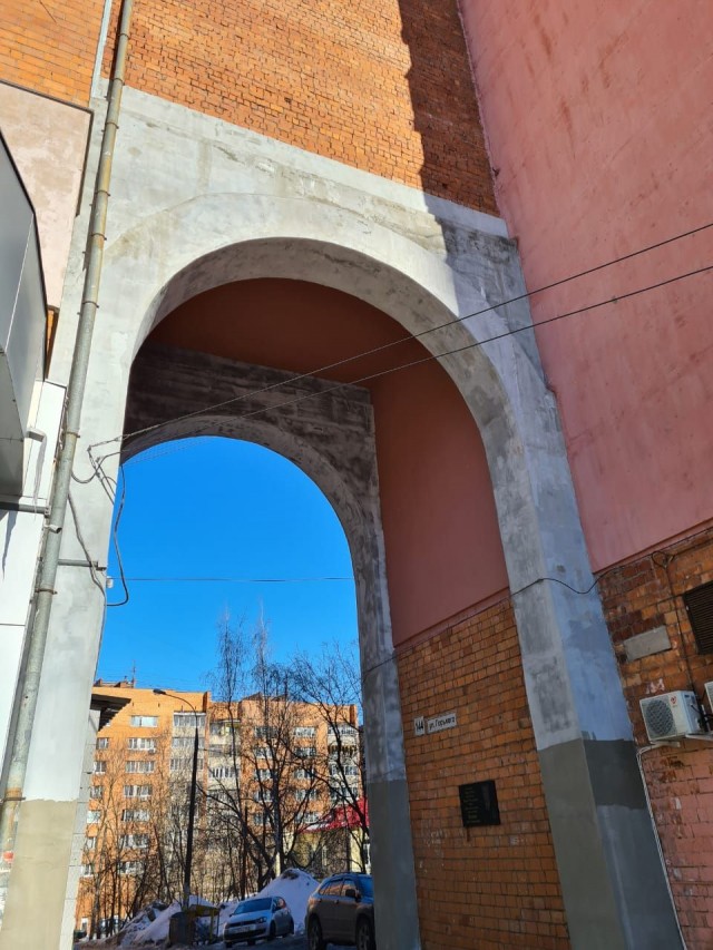 Арки трех жилых домов на улице Горького отремонтировали после вмешательства жилинспекции