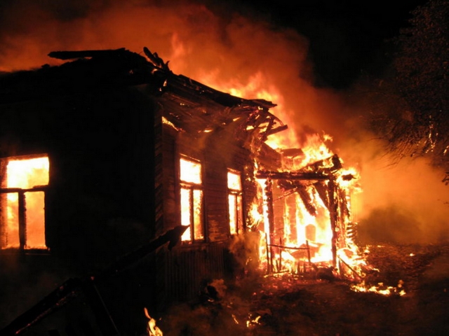 Три человека погибли на пожаре в Нижегородской области минувшим вечером