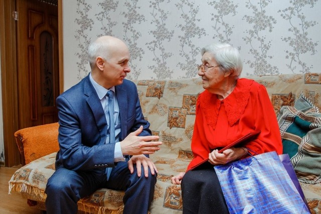 Михаил Мухин поздравил с 102-летием самую старейшую жительницу Арзамаса Елизавету Масюк