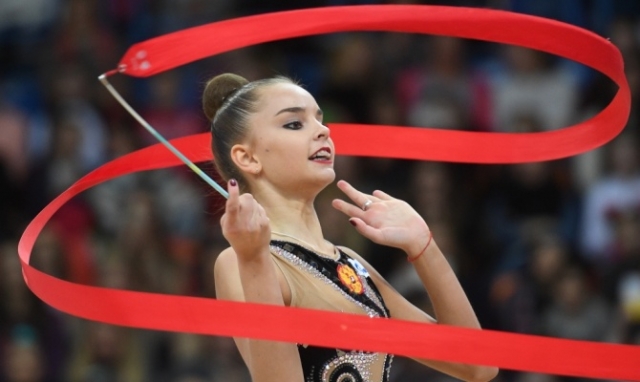 Нижегородские гимнастки Дина и Арина Аверины выиграли 4 золотых медали на чемпионате Европы по художественной гимнастике