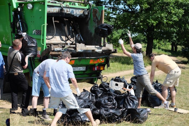 Около 250 мешков мусора вывезено после субботника на Лунском озере в Нижнем Новгороде