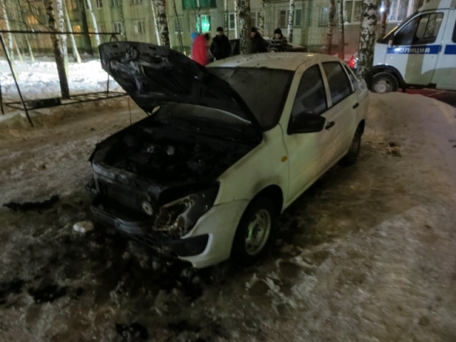 Сотрудники угрозыска задержали подозреваемых в поджоге автомобиля в Дзержинске Нижегородской области