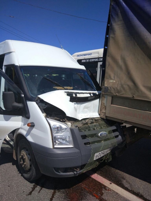 Одиннадцать человек пострадали при столкновении автобуса, грузовика и Lada в Уфе 3 июля