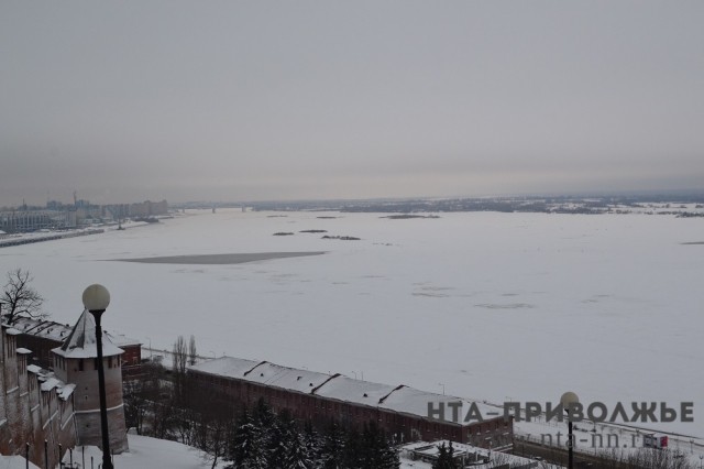 Мероприятия по ликвидации последствий появления нефтяных пятен на Волги начались в Нижнем Новгороде