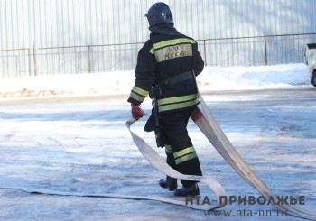 Пожар на территории танкового училища тушат в Казани