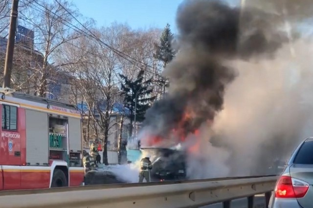 Фура сгорела на ул.Ларина в Нижнем Новгороде