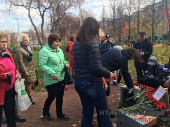 Траурная акция в память о погибших в Керчи состоялась в Нижнем Новгороде