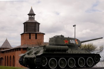 Танку Т-34-85 в Нижегородском кремле возвратили исторический боевой номер "500"