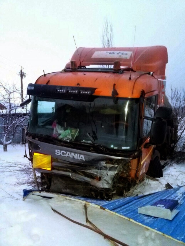 Два человека погибли в Самарской области в результате столкновения легкового автомобиля с грузовиком