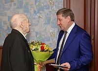 Андрей Чертков поздравил со 100-летием ветерана войны