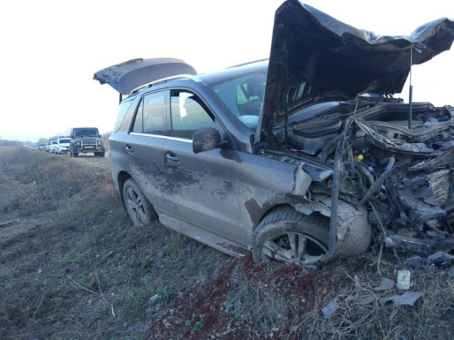 Два человека погибли в результате лобового столкновения ВАЗа и Mercedes на трассе в Башкирии