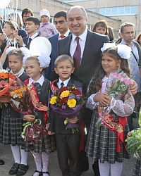 Олег Кондрашов 1 сентября поздравил юных нижегородцев с Днем знаний