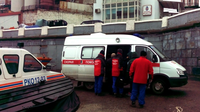 Спасатели эвакуировали двух получивших инсульт пенсионеров из села Рождествено Самарской области 20 апреля