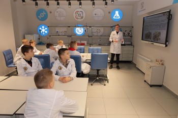 Мининский университет и &quot;Единая Россия&quot; запустили проект &quot;Научитель&quot; для детей из ДНР и ЛНР