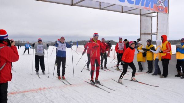 Почти 14 тысяч человек приняли участие в XXXV открытой Всероссийской массовой лыжной гонке "Лыжня России" в Чебоксарах