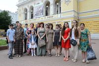 Благотворительный Фонд Олега Кондрашова пригласил восемь многодетных семей в драмтеатр на премьерный спектакль "Павел I"