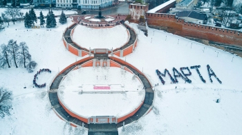 Нижегородцы создали "живую" открытку к 8 марта на Чкаловской лестнице