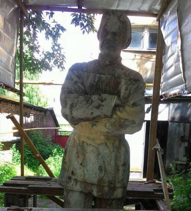 Памятник Максиму Горькому вместо станции метро "Горьковская" может быть установлен в другом месте Нижнего Новгорода