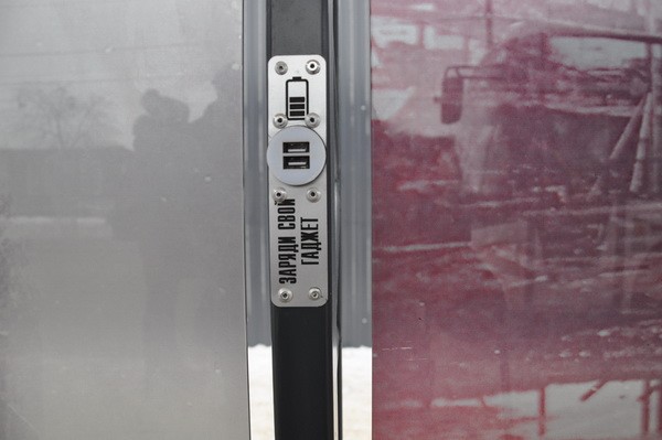 Автобусная остановка с зарядкой для телефонов появилась в удмуртском городе Воткинске