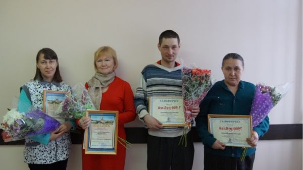 Награждение победителей конкурса "Лучший дворник" за март состоялось в Ленинском районе Чебоксар 
