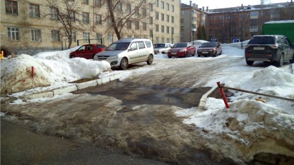 Незаконные ограждения демонтированы на парковке во дворе дома по пр. Ленина в Чебоксарах