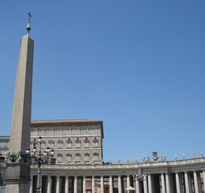 58. Ставни верхних этажей закрыты – Папы нет в Риме - фото 18