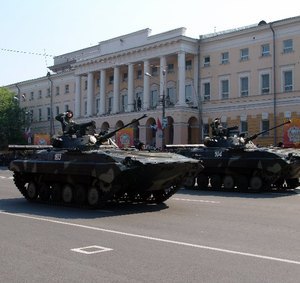 Впервые в параде в Нижнем Новгороде принимала участие тяжелая военная техника - фото 6