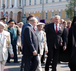 В.Шанцев, В.Булавинов и владыка Георгий вместе с ветеранами - фото 40