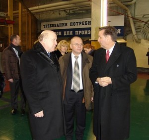 Губернатор Нижегородской области Валерий Шанцев и президент Группы ГАЗ Бо Андерсон - фото 2
