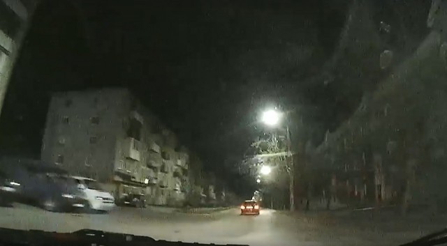 Пьяный автослесарь в Дзержинске пытался уйти от погони на угнанной машине (ВИДЕО)