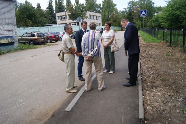 Новый тротуар обустроен у школы №44 в Советском районе Нижнего Новгорода