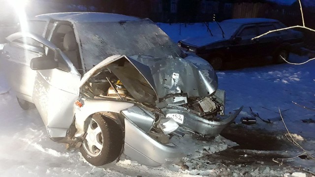 Три человека погибли и один госпитализирован в результате столкновения автомобиля с деревом в Нижегородской области 