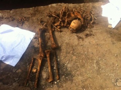 Рабочие в Саратовской области обнаружили человеческие останки во время рытья траншеи 