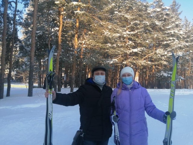 Влюблённые лыжники в Нижнем Новгороде 14 февраля получали вторую пару лыж бесплатно