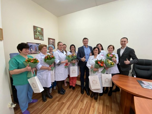 Глеб Никитин поздравил с 8 Марта коллектив больницы, где лечится заразившаяся коронавирусом нижегородка