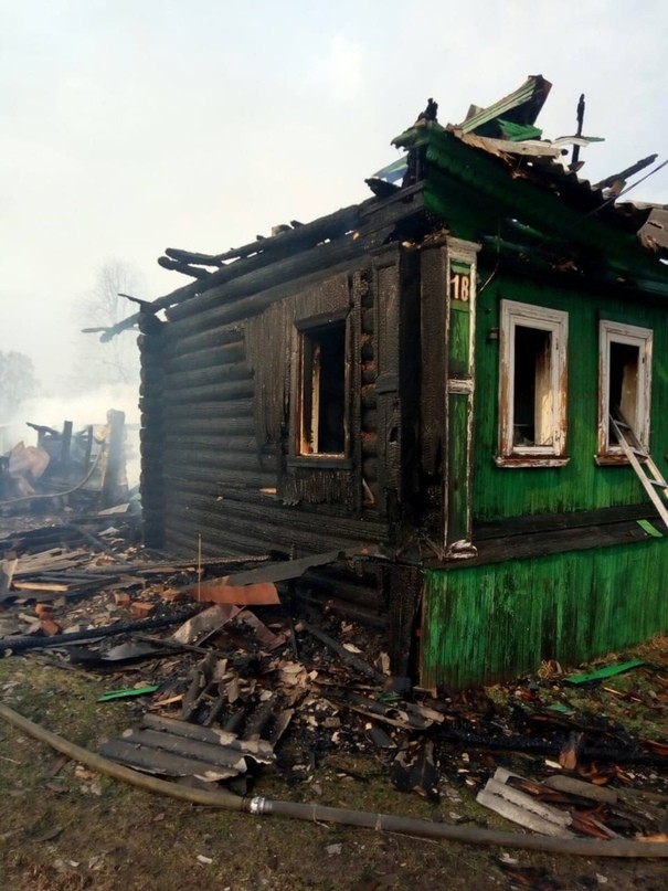 Два дома и сухая трава на площади 1500 квадратных метров горели в деревне Мокеиха Городецкого района