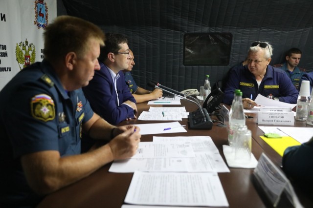  Глеб Никитин и замминистра МЧС России Николай Гречушкин обсудили ситуацию с природными пожарами