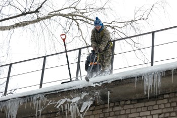 Снег предписано убрать с 68 кровель административных зданий в Нижнем Новгороде