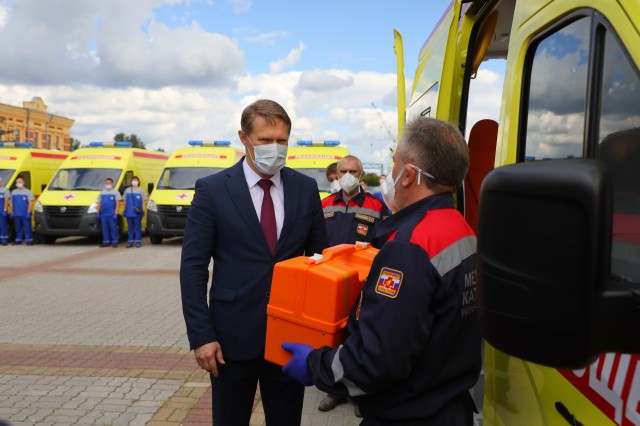 Новые автомобили скорой помощи получили больницы Нижегородской области 