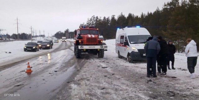 Семь человек погибли в Самарской области при столкновении грузовика с легковушкой 8 марта
