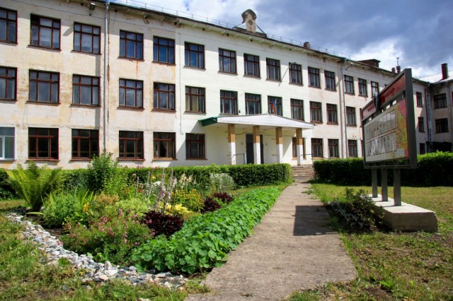 Школу № 73 Кирова закрыли из-за отравления учащихся