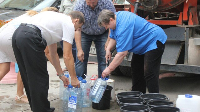 Свыше 2,8 тысячи кировчан остались без холодной воды из-за прорыва трубы