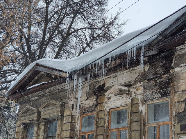Восемь протоколов о ненадлежащем содержании крыш составлено по итогам рейда в Нижегородском районе