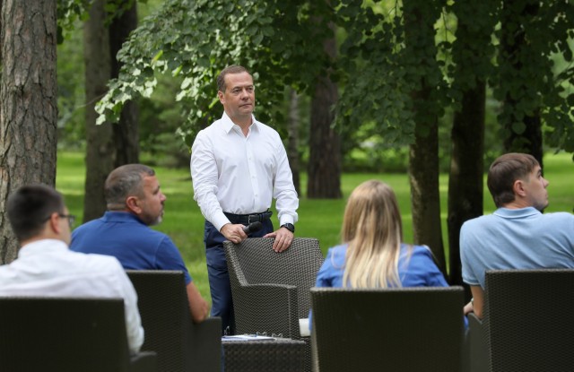 Медицину, цифровое образование и экологию обсудил Дмитрий Медведев с молодыми кандидатами