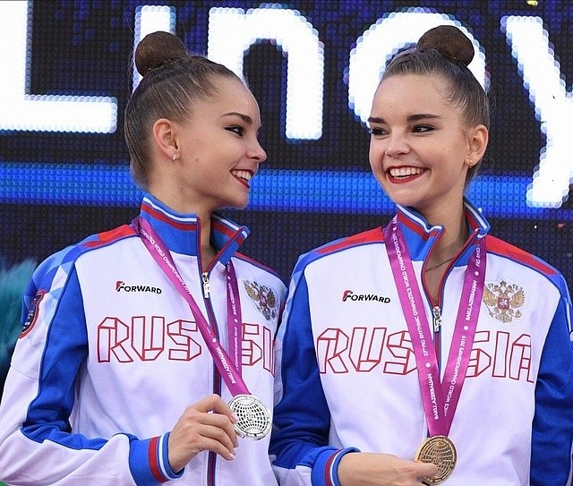 Гимнастки Дина и Арина Аверины из Нижегородской области завоевали золото и серебро на чемпионате мира в Баку